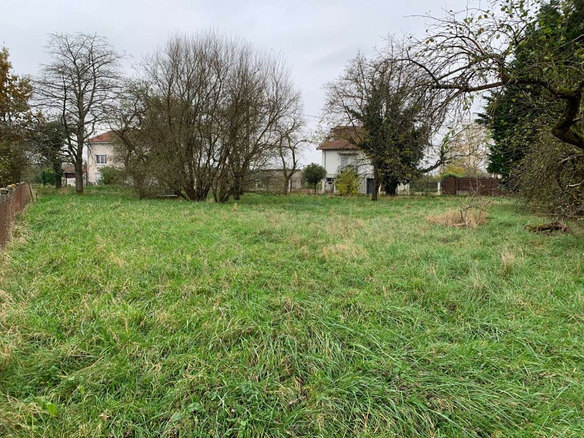 Terrain plat constructible 1 ou 2 maisons